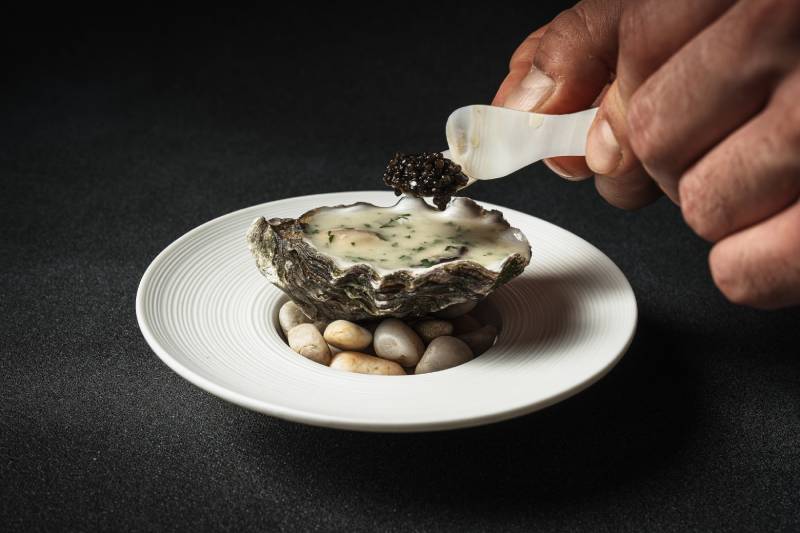 Restaurante Imprevisto: Ostra n.2 en salsa verde, gel de perejil y caviar.