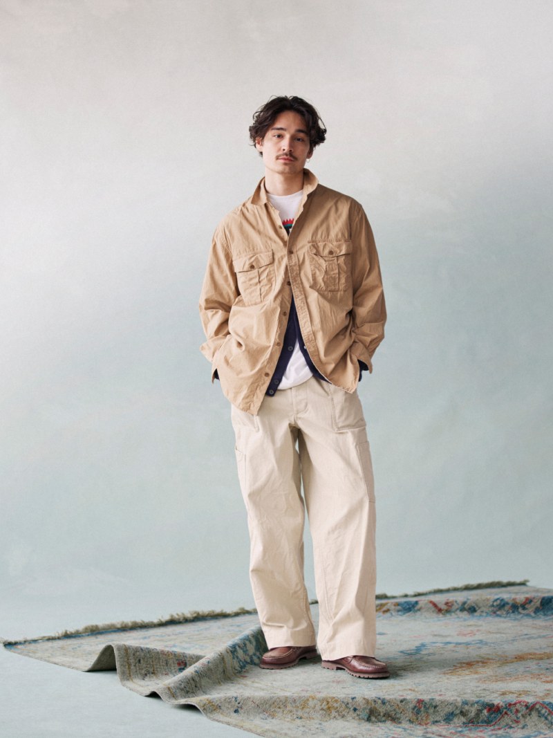 Pantalones khaki de corte baggy