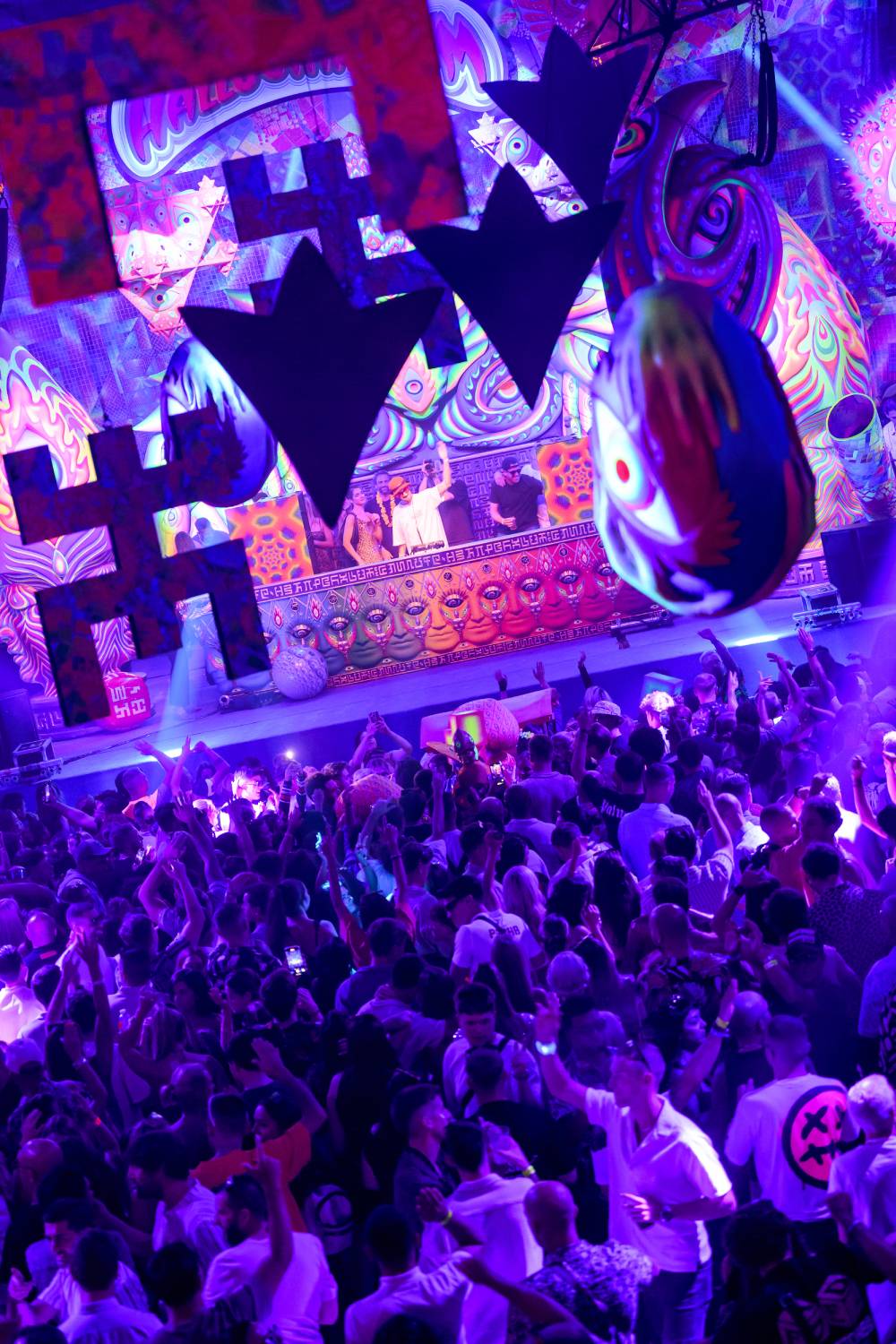 elrow y amnesia en ibiza hallucinarium fiesta closing cierre fiesta techno house 