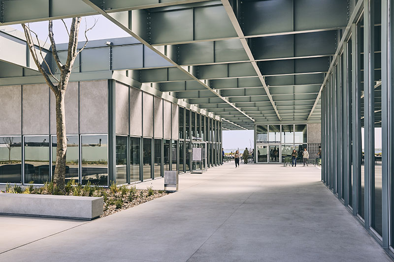 Malba Puertos EstudioHerreros diferentes naves con fachadas de cristal