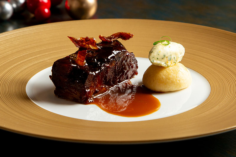 Menú fin de año Restaurante Abya: Lingote de Wagyu a baja temperatura con salsa parís y brioche de maître hotel