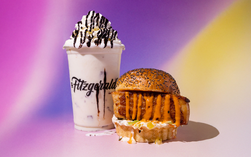 Mejores planes gastronómicos Halloween: hamburguesa de edición limitada junto al milkshake de The Fitzgerald Burger Company