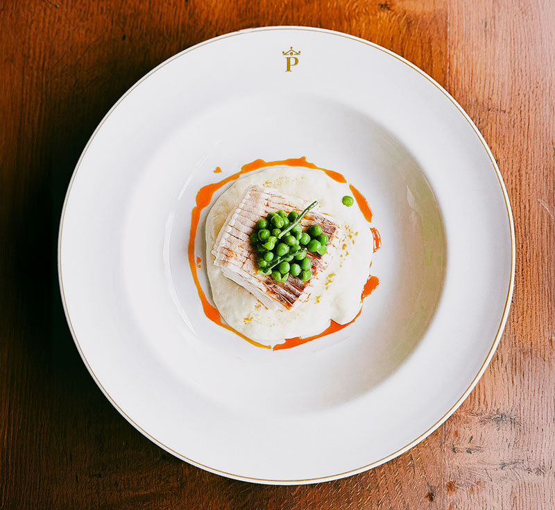 Nueva cocina emergente en Paradores: un plato de Raya en caldeirada