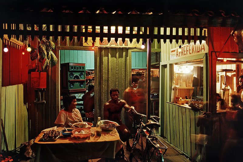 Fotografía de un kiosko donde preparan comida