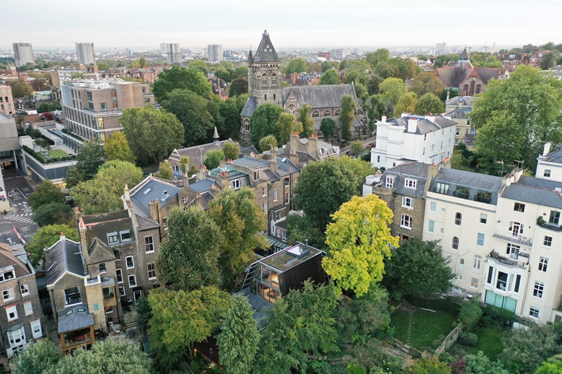 Gianni-Botsford-Architects-Reciprocal-House: vista aérea con jardín