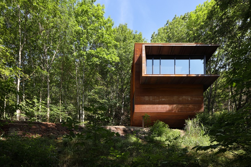 Omar-Gandhi-Architects-White-Rock: vivienda acero corten con visera de cristal