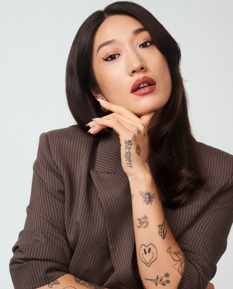 Peggy Gou Maybelline New York labios marrón