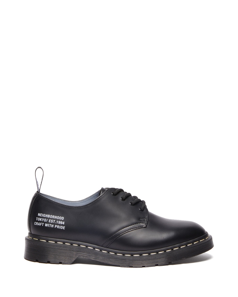 Colaboración de zapatos Dr. Martens X Neighborhood