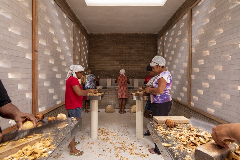 Simon-Architecture-Prize-2024: mujeres trabajando en la preparación de alimentos