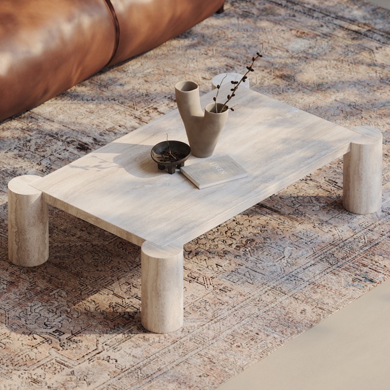 Natuzzi: mesa auxiliar diseñada con formas geométricas en madera clara de Natuzzi Italia.