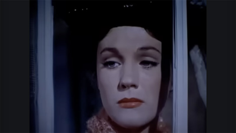 imagen de fotograma de trailer falso con la cara de Mary Poppins