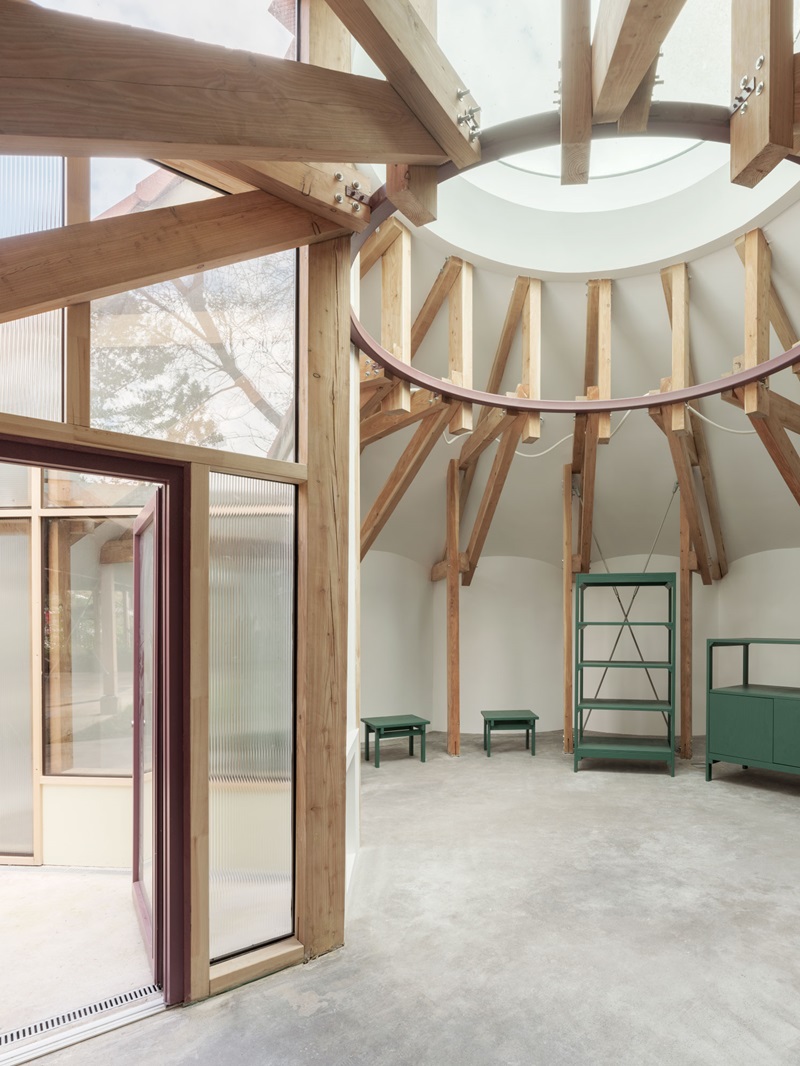 Bear-Architects-Entrevista: caserío con torreón de vigas de madera