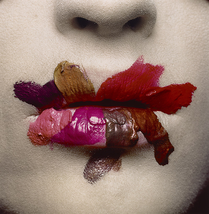 Irving Penn: Centennial. fotografía de Irving Penn, primer plano de boca de mujer con el pintalabios corrido