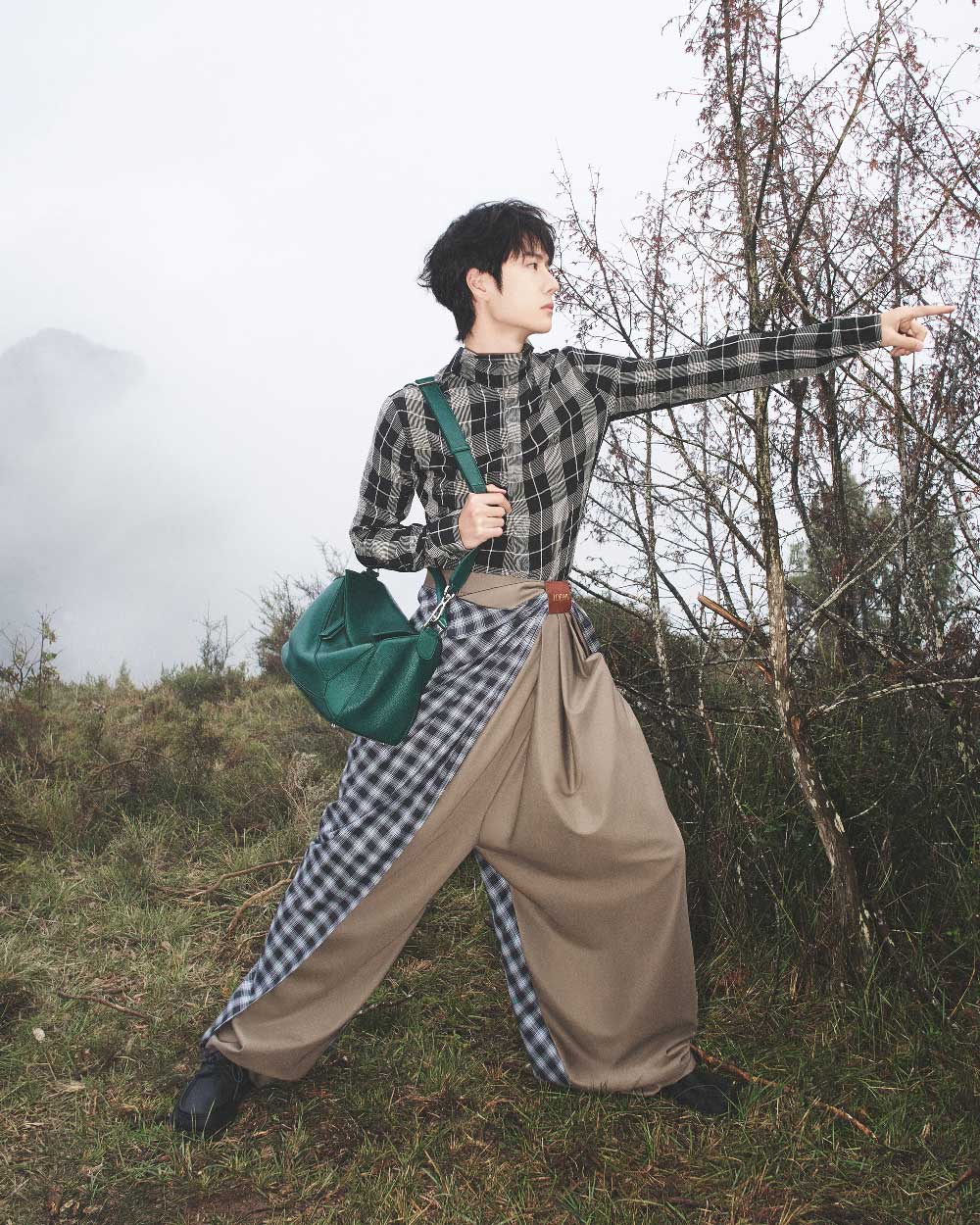 wang yibo de loewe ss25 por david sims