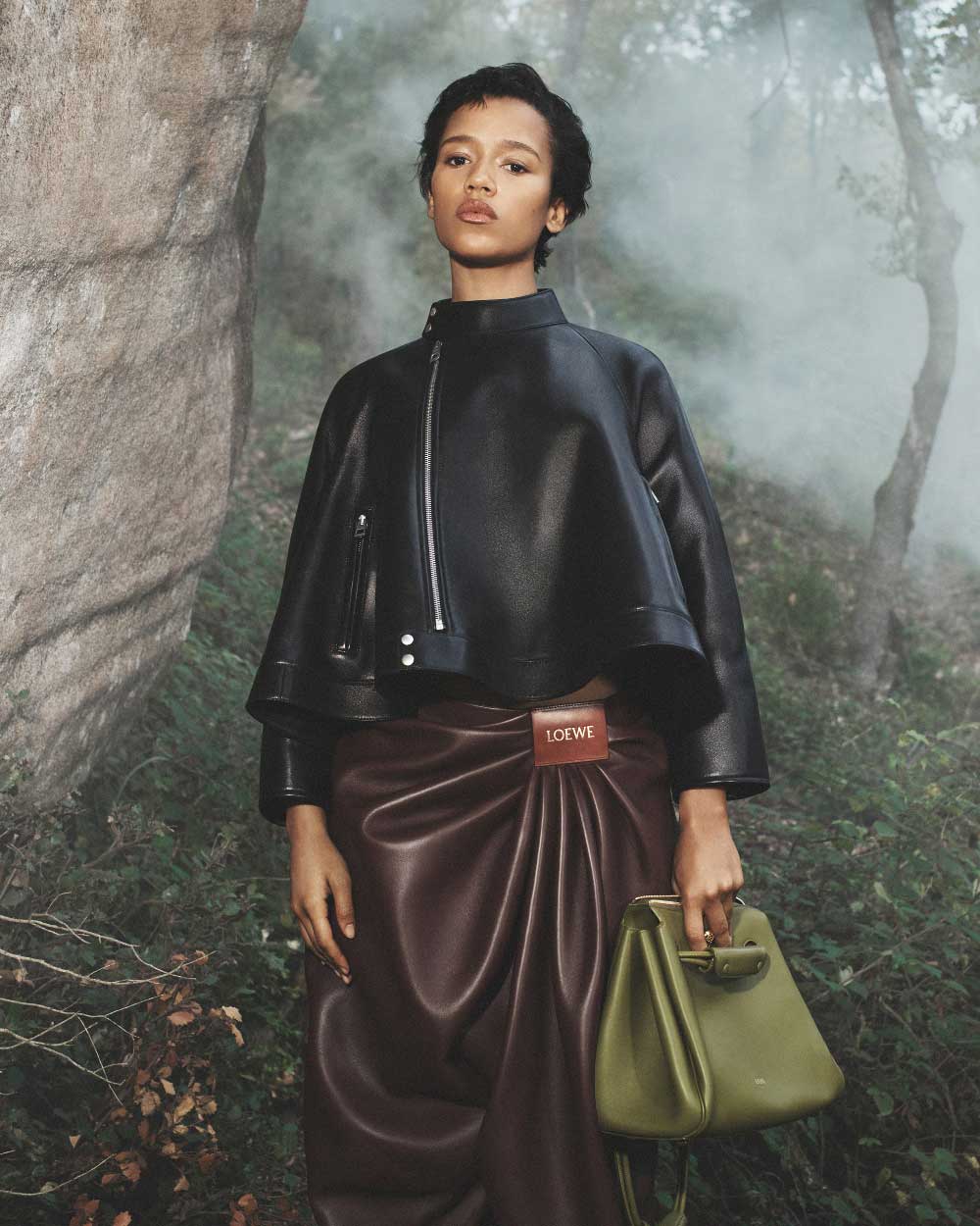 taylor russell de loewe ss25 por davi sims