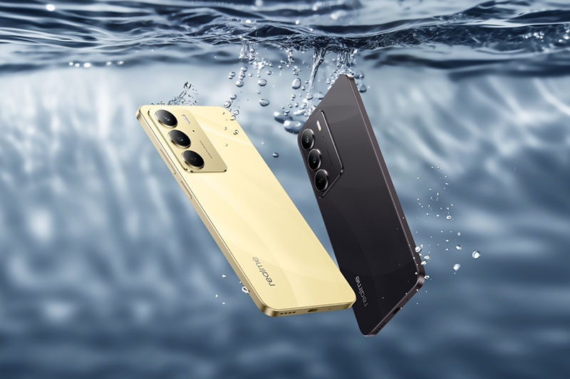 ¿un movil por menos de 170 euros? Si el nuevo Realme C75 está a ese preciio: en la foto un móvil amarillo y otro negro en el agua