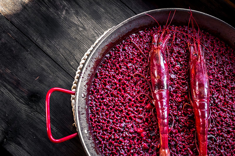 Arroz rojo del Verduras a la brasa del restaurante Fandango Baqueira