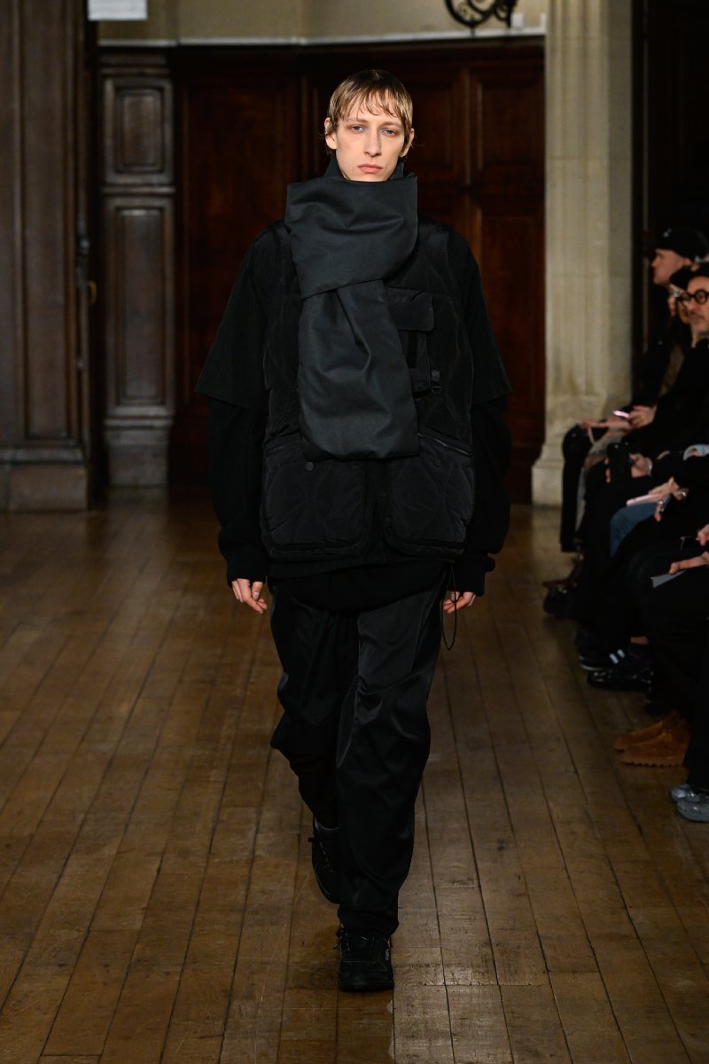 Desfile White Mountaineering FW25 Moda Urbana