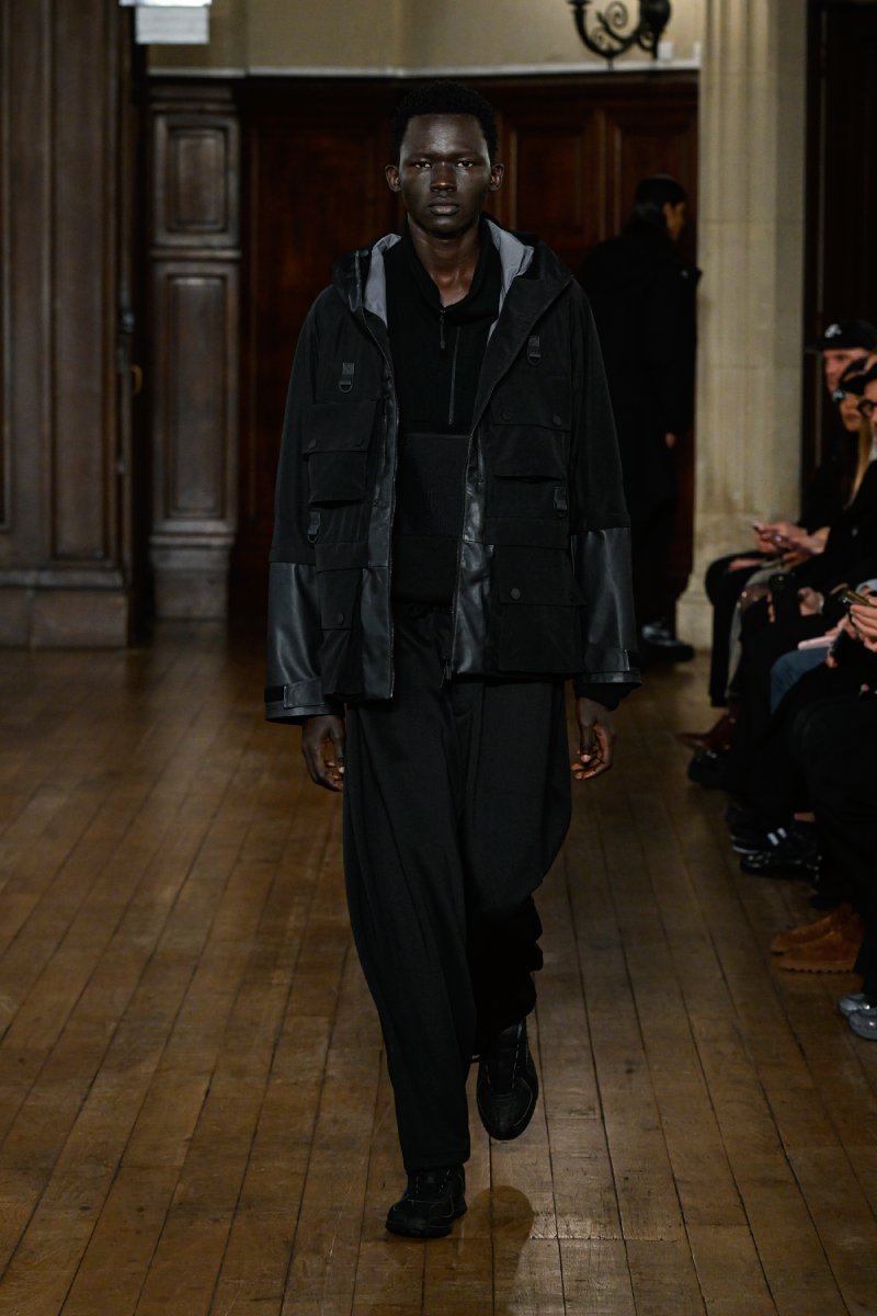 Desfile White Mountaineering FW25 Moda Urbana