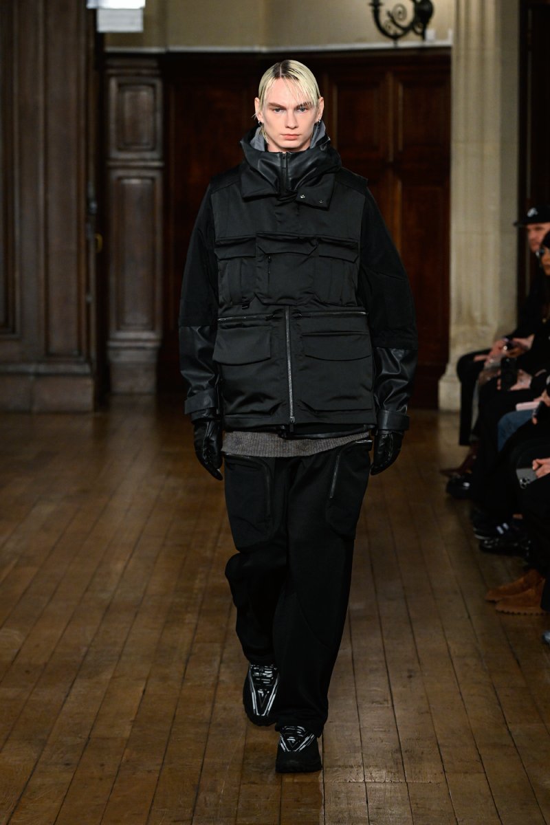 Desfile White Mountaineering FW25 Moda Urbana