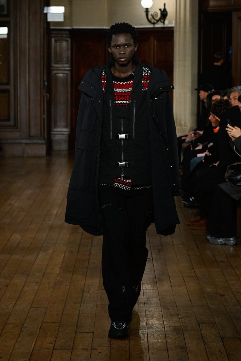 Desfile White Mountaineering FW25 Moda Urbana