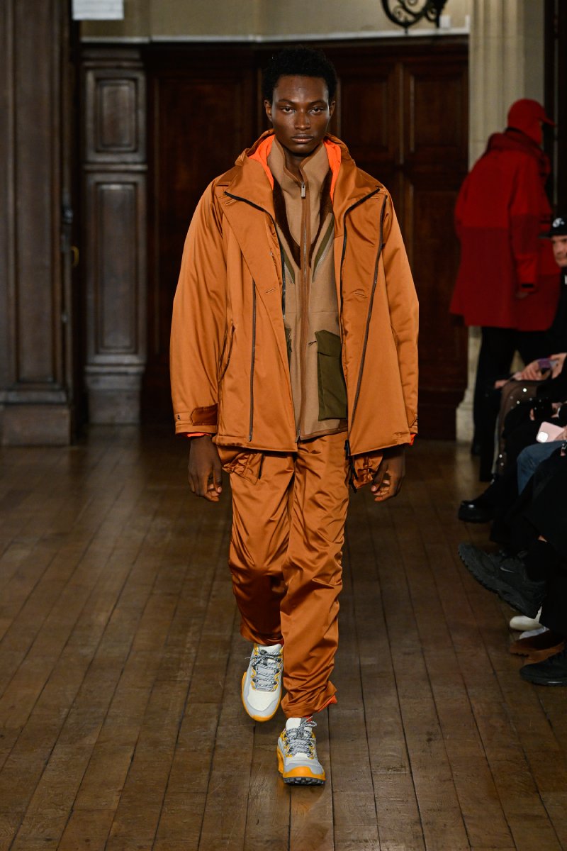 Desfile White Mountaineering FW25 Moda Urbana