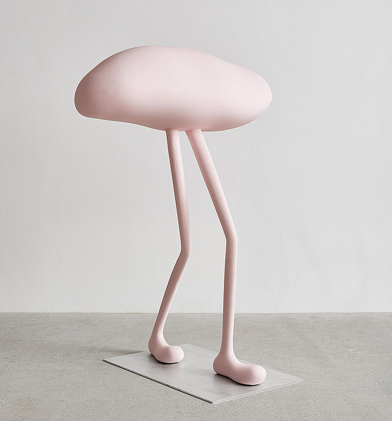 Erwin Wurm. A 70th-Birthday Retrospective. escultura de una nube con patas