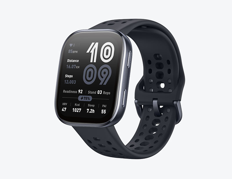 Amazfit Bip 6: el reloj Amazfit Bip 6 en negro sobre un fondo blanco y con la pantalla encendida mostrando diversos parámetros.