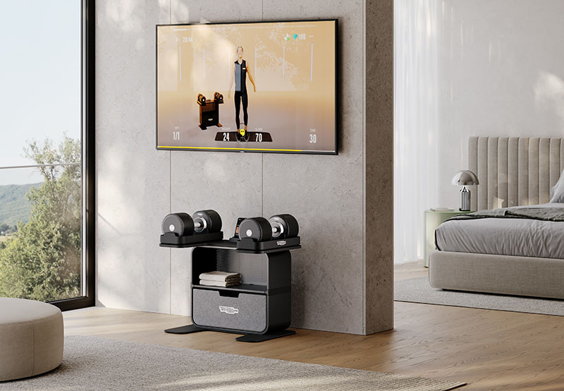 Connected Dumbbells, mancuernas de Technogym, en el salón de una casa