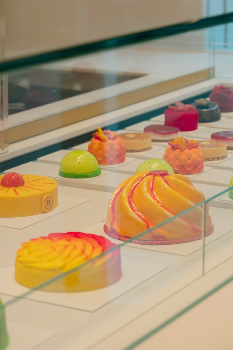 La Pastisseria Barcelona: el nuevo diseño no cambia su propuesta dulce, con pasteles e individuales.