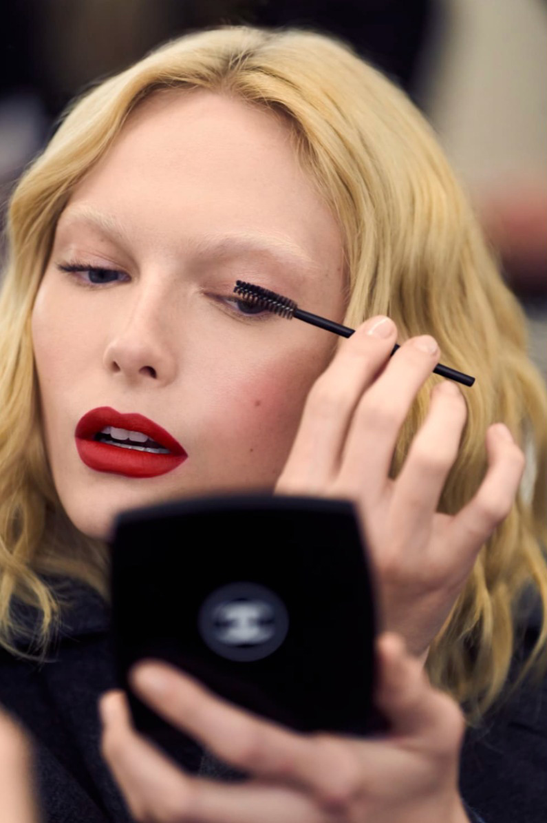 maquillaje desfile chanel alta costura parís 2025