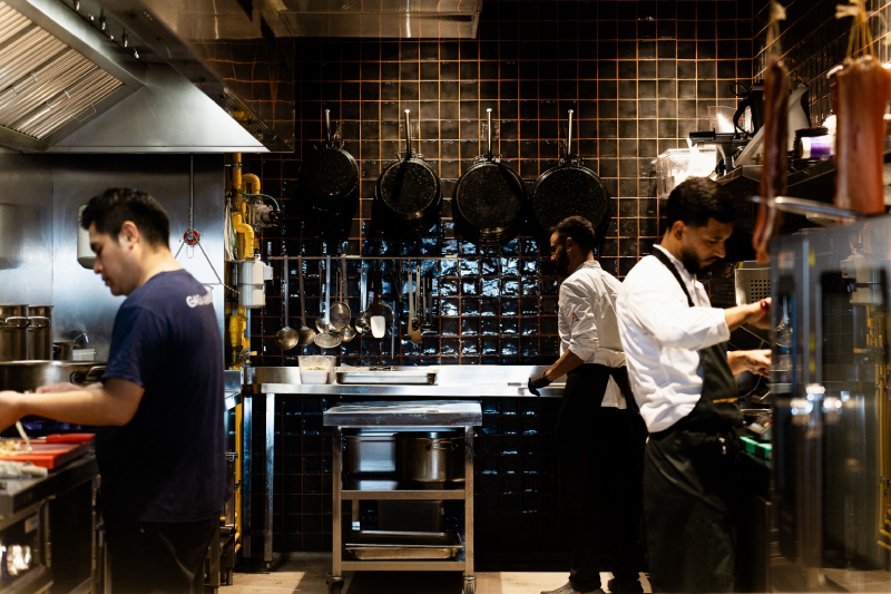 Casa Amàlia Port Vell: Detalle de la cocina del restaurante ubicado en el Maremagnum.