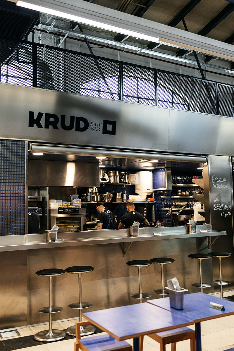 Krudo bar restaurante: la barra justo enfrente de la cocina