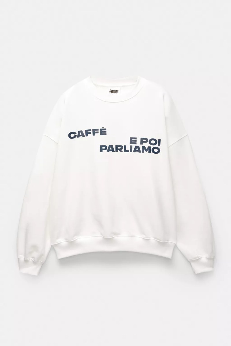 ropa cafeteros colección cápsula Pull Bear Bialetti sudadera blanca