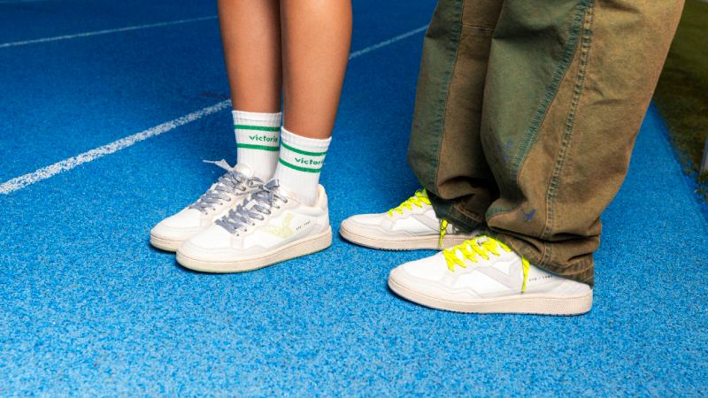 Tendencias Primavera 2025: Sneakers Deportivas