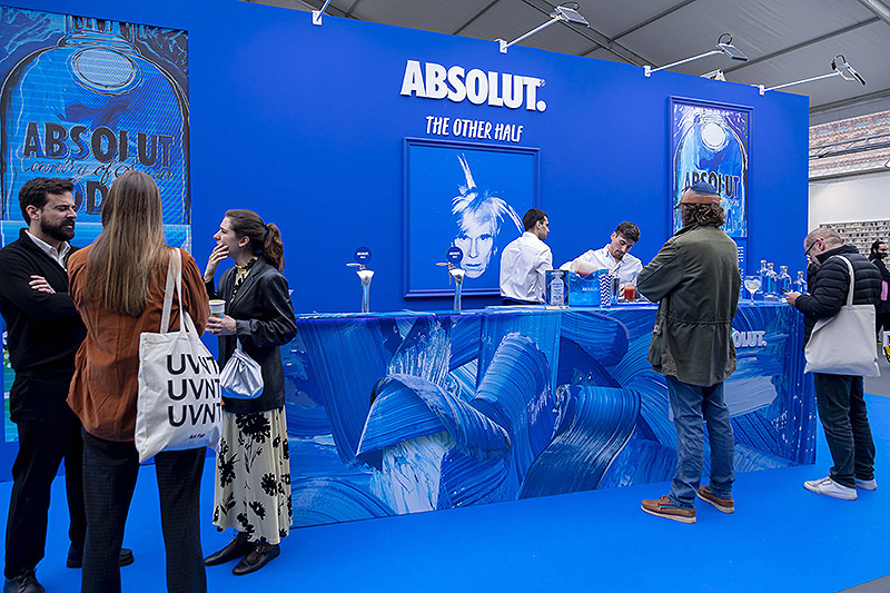 Angel Toren / Absolut Warhol. fotografía del espacio en UVNT