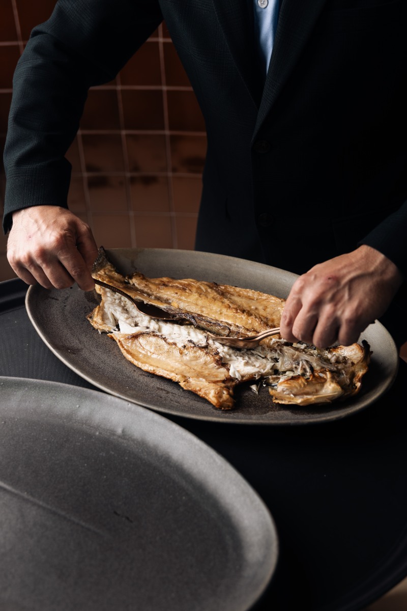 Eldelmar Hermanos Torres Port Olímpic: Pescado salvaje de lonja a la brasa al horno Josper