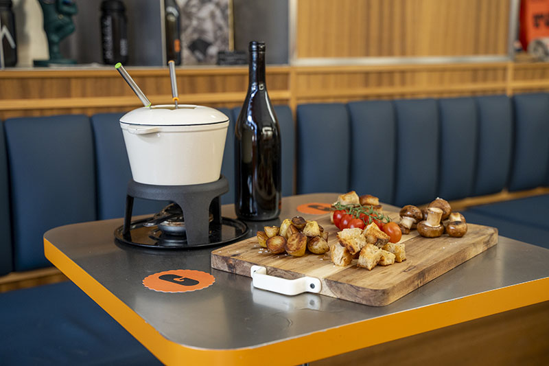 Grupeta Bar: fondue de queso con vino y tabla de verduras, pan y champiñones