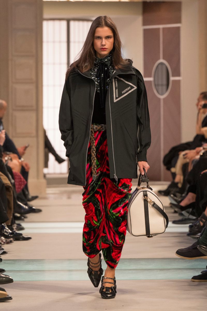 Louis Vuitton mezcla historicismo y modernidad para fw25
