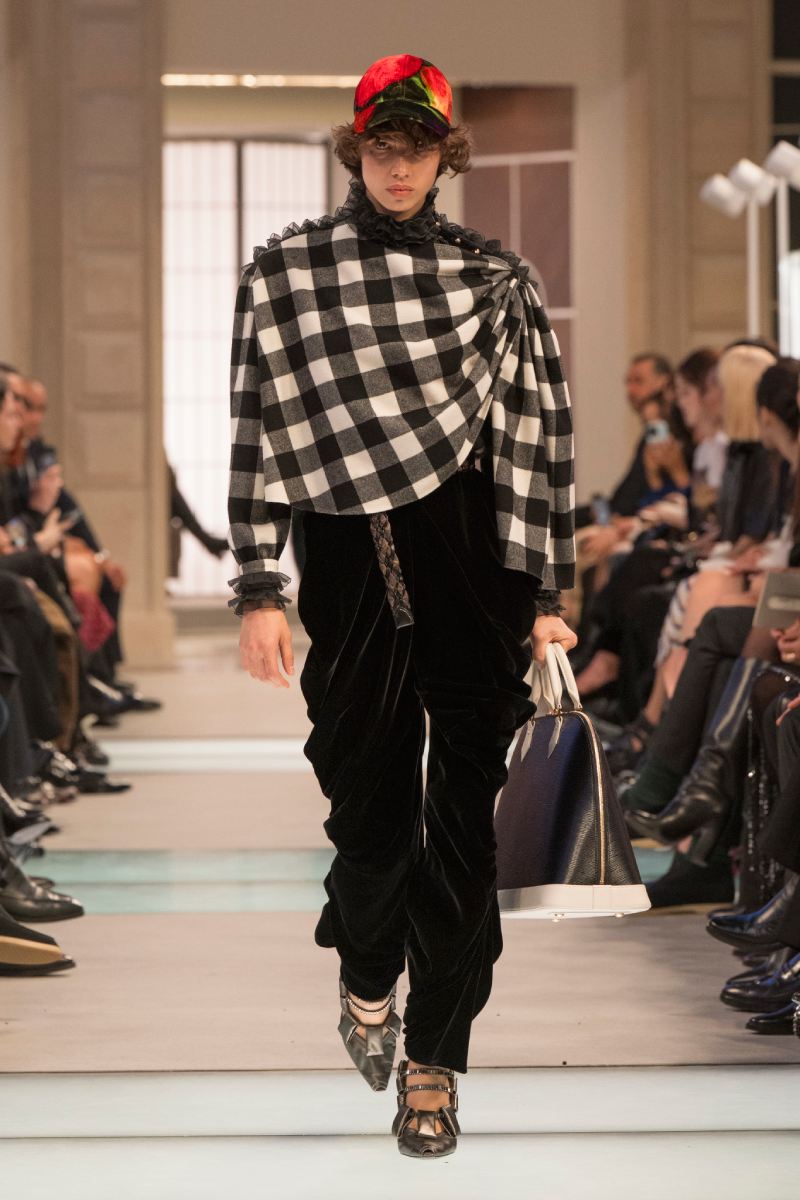 Louis Vuitton mezcla historicismo y modernidad para fw25