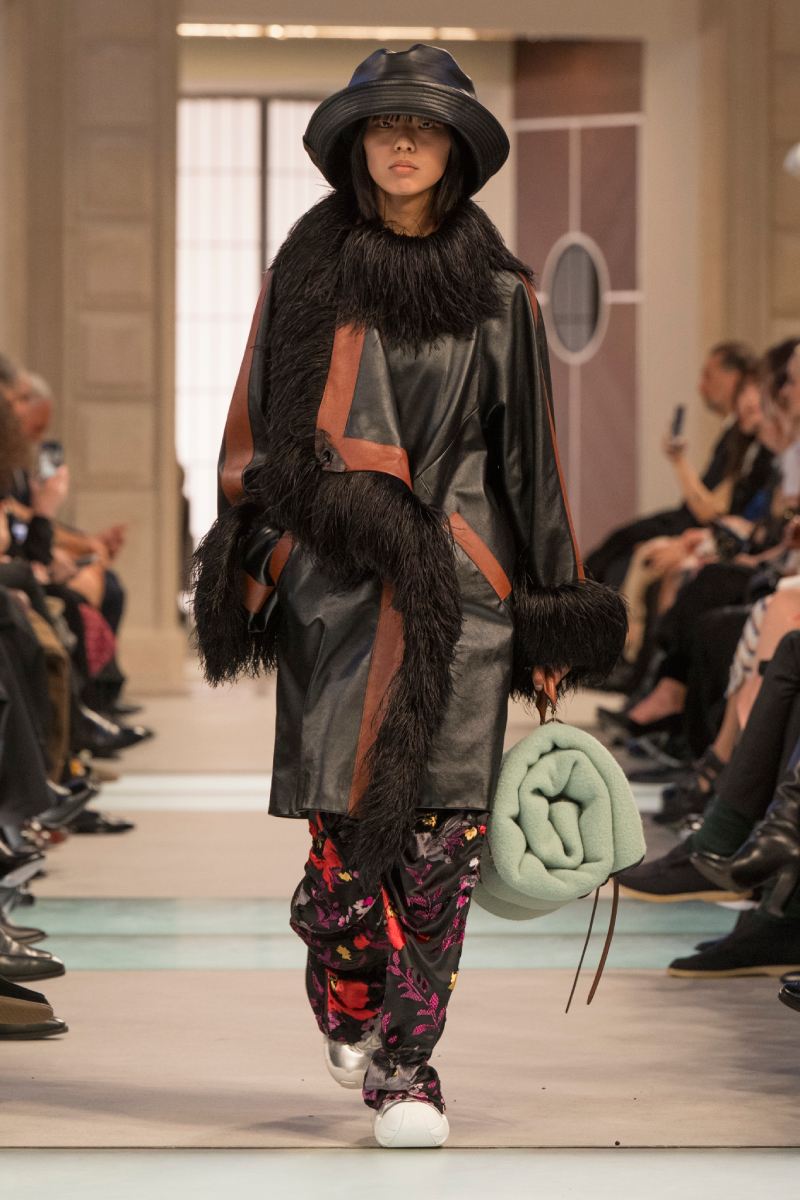 Louis Vuitton mezcla historicismo y modernidad para fw25