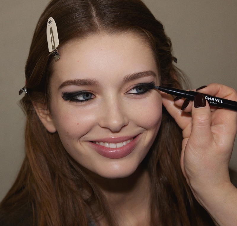 maquillaje tweed chanel desfile otoño invierno parís