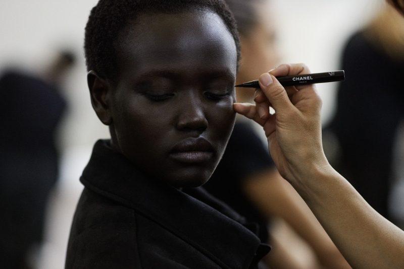 maquillaje tweed chanel desfile otoño invierno parís