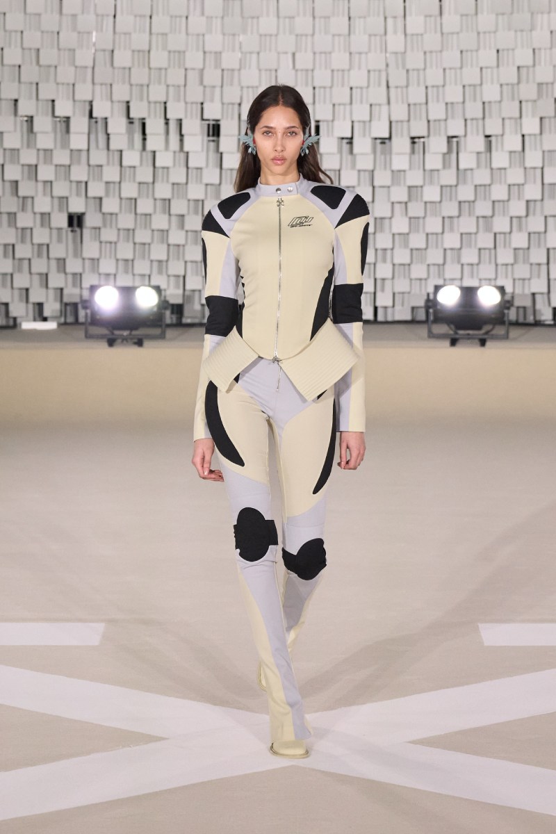 Desfile de moda urbana Off-White FW25