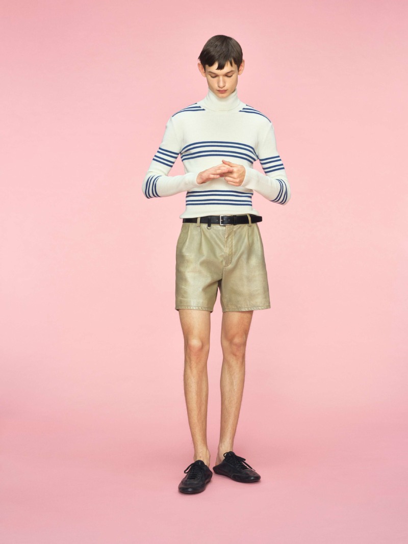 El hombre Prada del verano es elegante pero casual