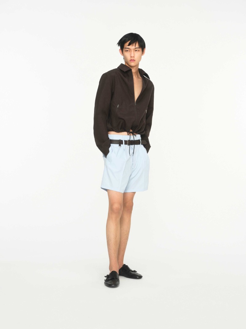 El hombre Prada del verano es elegante pero casual