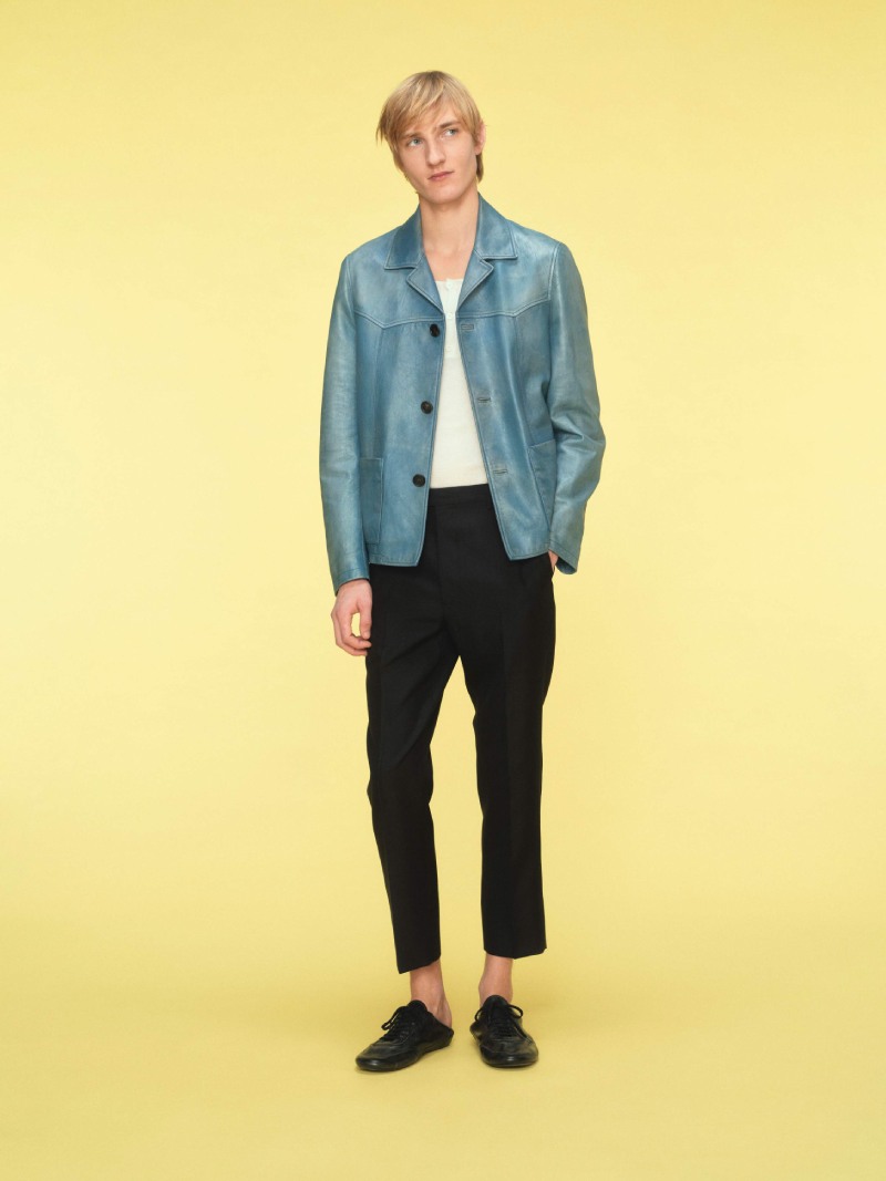 El hombre Prada del verano es elegante pero casual