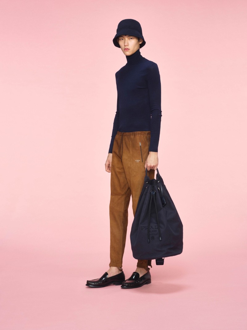 El hombre Prada del verano es elegante pero casual