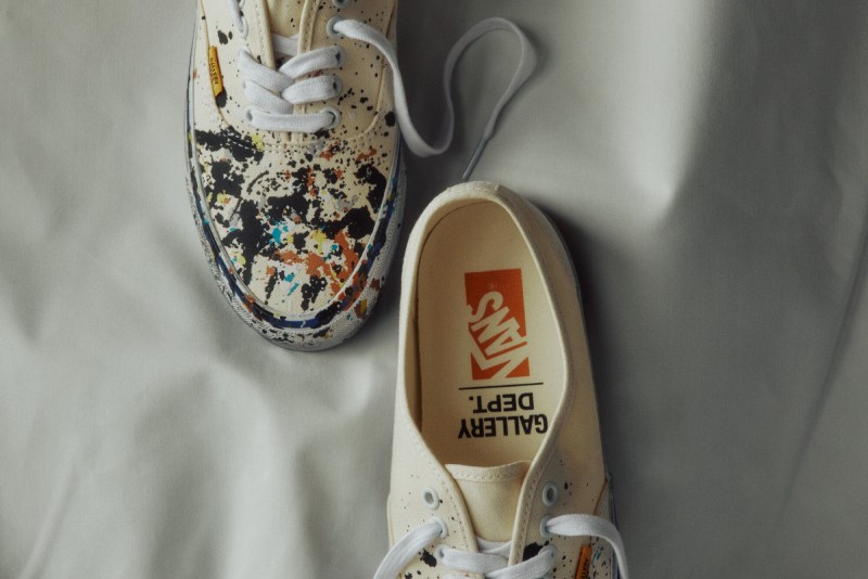 Sneakers con manchas de pintura