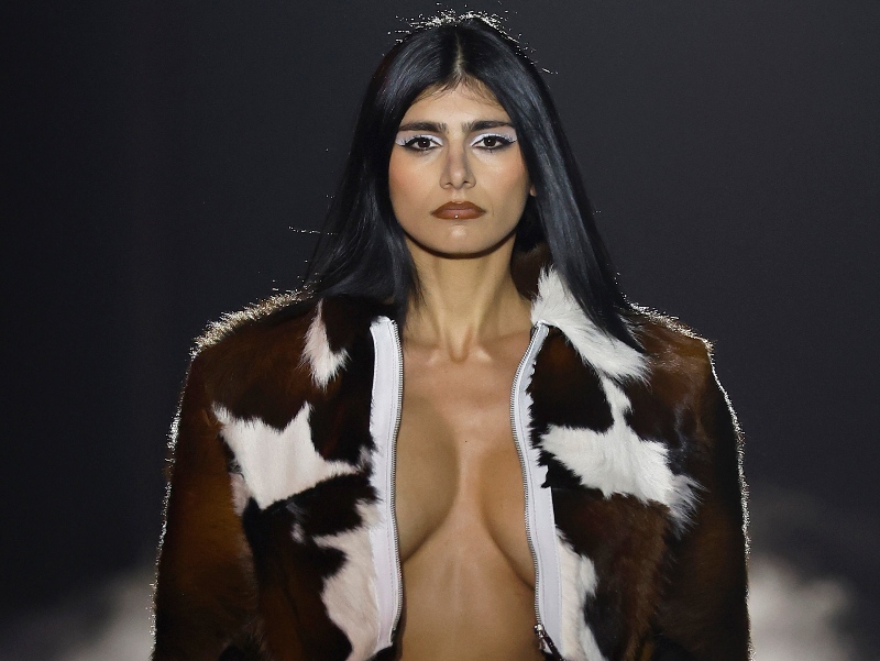 Mia Khalifa abre y cierra el rancho vaquero de Dominnico